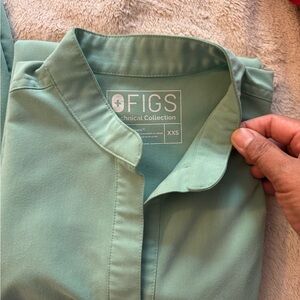 FIGS Technical Collection Scrub Top - Green